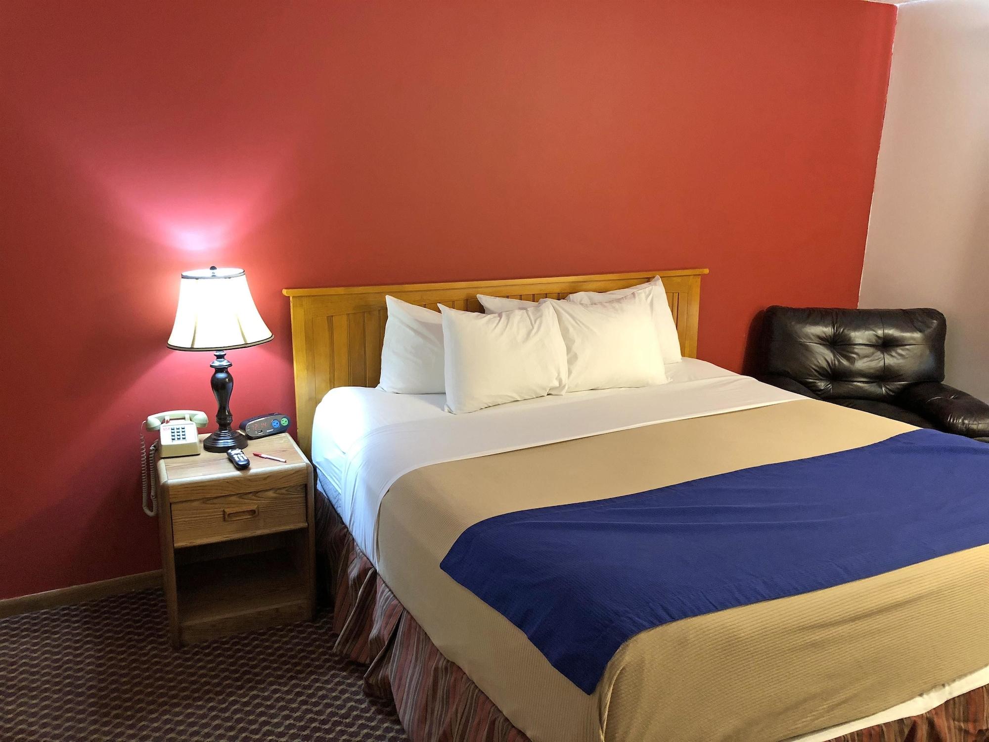 Travelodge By Wyndham Escanaba Exterior photo