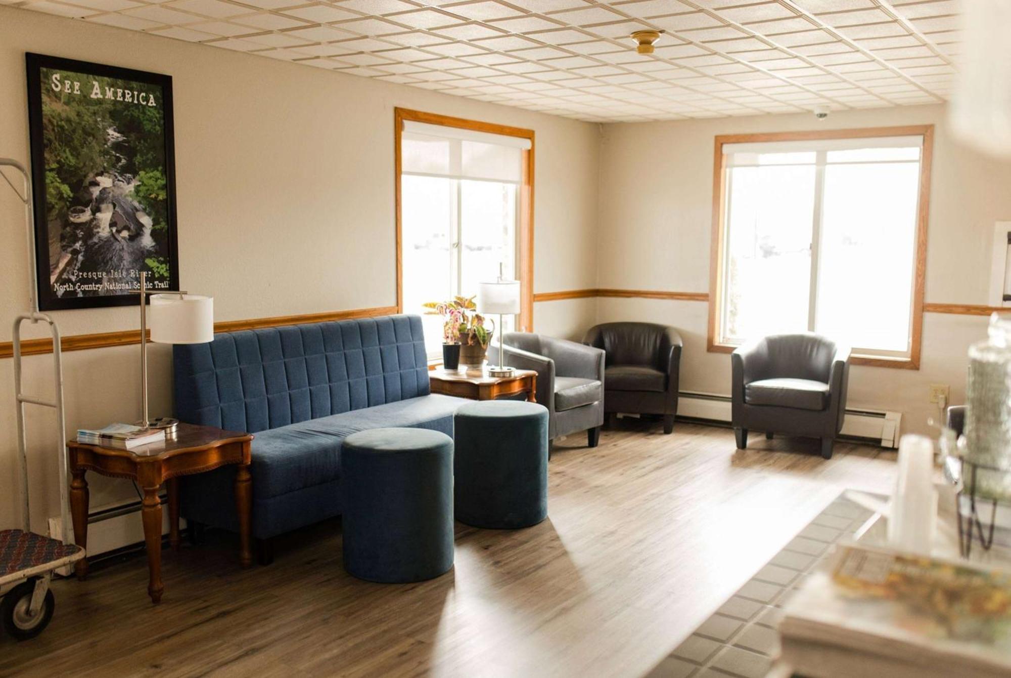 Travelodge By Wyndham Escanaba Exterior photo