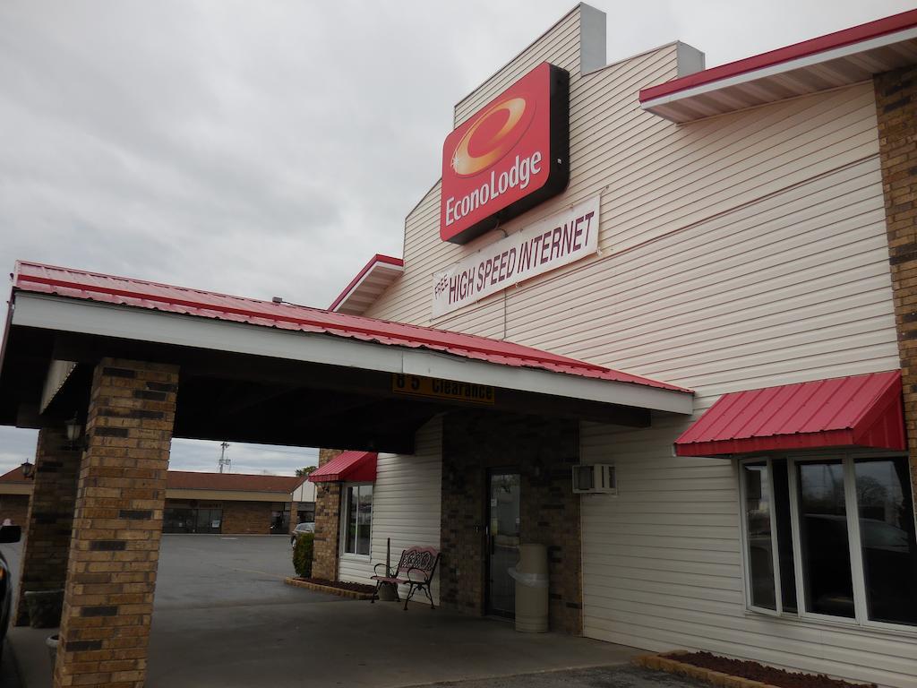 Travelodge By Wyndham Escanaba Exterior photo