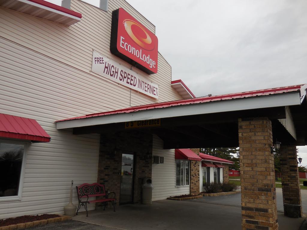 Travelodge By Wyndham Escanaba Exterior photo