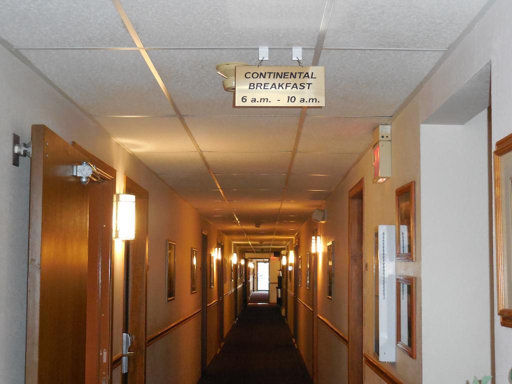 Travelodge By Wyndham Escanaba Exterior photo